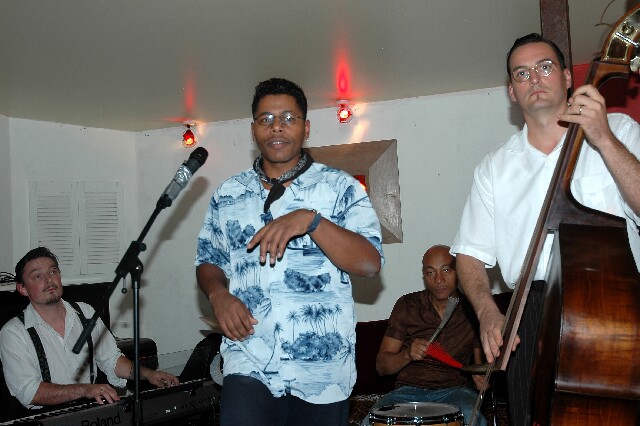 min 2006 10 03 latino 093